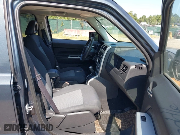 2008 Jeep Patriot Sport with VIN 1J8FF28W68D710532, listed as a IAAI auction lot 40333556 with 93,728 mi miles and . Bid and sale history available at carsss.com. Image 5.