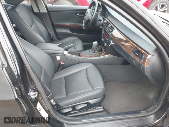 2007 BMW 3 Series 328i with VIN WBAVC53517FZ80487, listed as a IAAI auction lot 42643410 with 225,942 mi miles and . Bid and sale history available at DreamBid. Image 5.