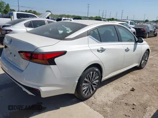 2025 Nissan Altima SV z VIN 1N4BL4DV0SN378389, wystawiony jako IAAI lot #41984535 z przebiegiem 46 mil mil oraz . Historia ofert i sprzedaży dostępna na DreamBid. Obrazek 4.