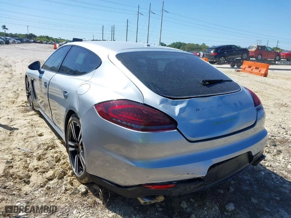 2014 Porsche Panamera S E-Hybrid with VIN WP0AD2A75EL044663, listed as a IAAI auction lot 41818381 with 44,194 mi miles. Bid and sale history available at carsss.com. Image 3.