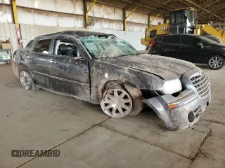 2008 Chrysler 300 C Hemi z VIN 2C3KA63H78H140262, wystawiony jako Copart lot #58659515 z przebiegiem 135 065 mil mil oraz Szkoda całkowita • Salvage title. Historia ofert i sprzedaży dostępna na DreamBid. Obrazek 4.