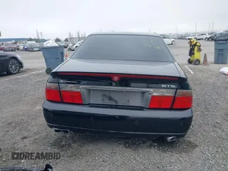 2002 Cadillac Seville Touring STS z VIN 1G6KY54982U239673, wystawiony jako IAAI lot #41657709 z przebiegiem 92 224 mil mil oraz . Historia ofert i sprzedaży dostępna na DreamBid. Obrazek 17.