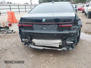 2021 BMW 7 Series 740i z VIN WBA7T2C06MCE57381, wystawiony jako IAAI lot #41620500 z przebiegiem 58 326 mil mil oraz . Historia ofert i sprzedaży dostępna na DreamBid. Obrazek 6.