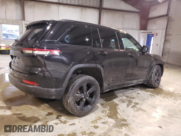 2024 Jeep Grand Cherokee Laredo with VIN 1C4RJHAG6R8929378, listed as a Copart auction lot 42204865 with 8,086 mi miles and Salvage title. Bid and sale history available at DreamBid. Image 3.