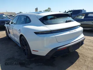 2023 Porsche Taycan GTS z VIN WP0CD2Y14PSA90216, wystawiony jako IAAI lot #42397991 z przebiegiem 1 868 mil mil oraz . Historia ofert i sprzedaży dostępna na DreamBid. Obrazek 3.