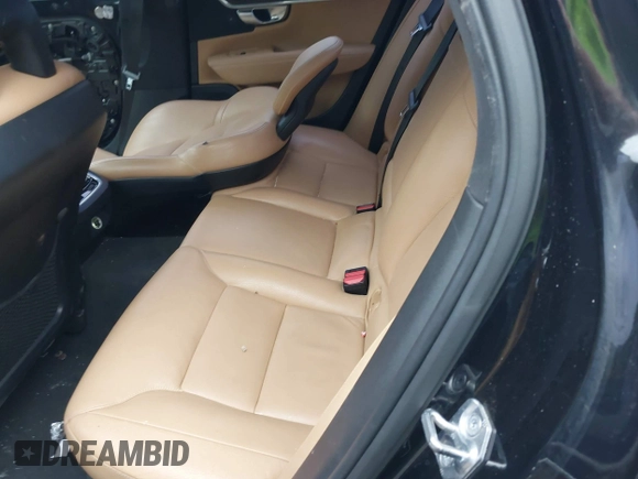 2017 Volvo S90 Momentum with VIN YV1102AK3H1006469, listed as a IAAI auction lot 41795564 with 121,001 mi miles. Bid and sale history available at carsss.com. Image 8.