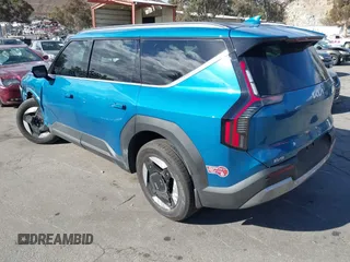 2024 Kia EV9 Wind z VIN KNDAFFS5XR6035878, wystawiony jako IAAI lot #41507204 z przebiegiem 3 364 mil mil oraz . Historia ofert i sprzedaży dostępna na DreamBid. Obrazek 3.