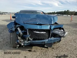 2020 Chrysler 300 S z VIN 2C3CCABT3LH222084, wystawiony jako Copart lot #85189304 z przebiegiem Nie podano mil oraz Szkody całkowita. Historia ofert i sprzedaży dostępna na DreamBid. Obrazek 10.