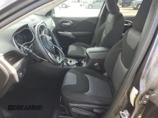 2017 Jeep Cherokee Altitude z VIN 1C4PJLAB1HW667620, wystawiony jako Copart lot #48172765 z przebiegiem 151 970 mil mil oraz Szkoda całkowita • Salvage title. Historia ofert i sprzedaży dostępna na DreamBid. Obrazek 7.