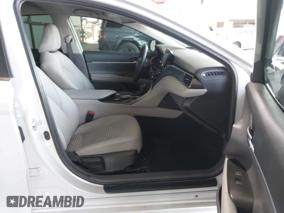2022 Toyota Camry SE z VIN 4T1G11AK5NU019057, wystawiony jako IAAI lot #42009182 z przebiegiem 48 250 mil mil oraz . Historia ofert i sprzedaży dostępna na DreamBid. Obrazek 5.