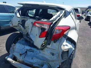 2019 Toyota C-HR XLE z VIN JTNKHMBX3K1029701, wystawiony jako IAAI lot #42023964 z przebiegiem 83 055 mil mil oraz . Historia ofert i sprzedaży dostępna na DreamBid. Obrazek 18.