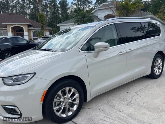 2021 Chrysler Pacifica Touring L with VIN 2C4RC1BG6MR521556, listed as a Copart auction lot 49547625 with 8,681 mi miles and Salvage Title. Bid and sale history available at carsss.com. Image 2.