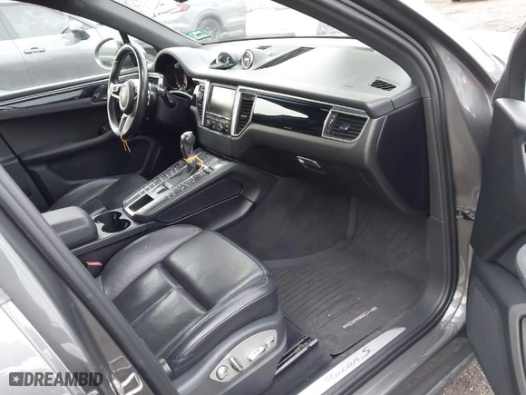 2015 Porsche Macan S with VIN WP1AB2A52FLB59211, listed as a IAAI auction lot 41429222 with 86,215 mi miles. Bid and sale history available at carsss.com. Image 5.