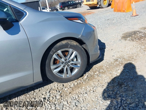 2022 Toyota Sienna Limited with VIN 5TDZRKECXNS136443, listed as a IAAI auction lot 41353097 with 20,568 mi miles and . Bid and sale history available at DreamBid. Image 20.