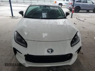 2024 Toyota GR86 with VIN JF1ZNBB12R9756924, listed as a Copart auction lot 74120174 with 2,615 mi miles and Salvage Title. Bid and sale history available at carsss.com. Image 5.