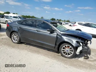 2019 Ford Fusion SE with VIN 3FA6P0H76KR123138, listed as a Copart auction lot 52792595 with 69,179 mi miles and Clean Title. Bid and sale history available at carsss.com. Image 4.