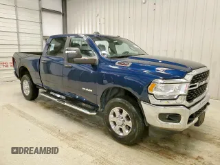 2024 Ram 2500 Big Horn z VIN 3C6UR5DJ8RG405904, wystawiony jako Copart lot #63202225 z przebiegiem 6 010 mil mil oraz Czysty tytuł • Clean title. Historia ofert i sprzedaży dostępna na DreamBid. Obrazek 4.