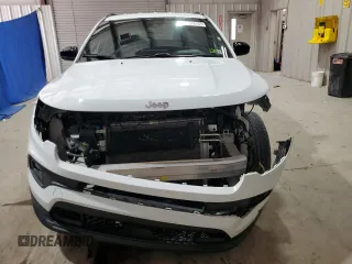 2024 Jeep Compass Latitude с VIN 3C4NJDBN8RT605547, выставлен на аукционе Copart как лот 62013365 с пробегом 23 793 миль миль и Чистый • Clean title. История ставок и продаж доступна на DreamBid. Изображение 5.