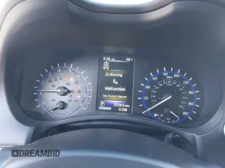 2017 Infiniti Q60 Premium z VIN JN1EV7EL1HM550673, wystawiony jako IAAI lot #42136390 z przebiegiem 32 063 mil mil oraz . Historia ofert i sprzedaży dostępna na DreamBid. Obrazek 7.