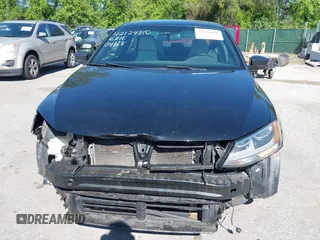 2015 Volkswagen Jetta SE z VIN 3VWD17AJ0FM348432, wystawiony jako IAAI lot #42124810 z przebiegiem 129 034 mil mil oraz . Historia ofert i sprzedaży dostępna na DreamBid. Obrazek 6.