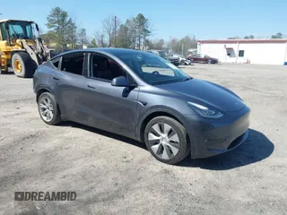 2021 Tesla Model Y Long Range with VIN 5YJYGDEE4MF119249, listed as a IAAI auction lot 41764711 with 87,796 mi miles. Bid and sale history available at carsss.com. Image 1.