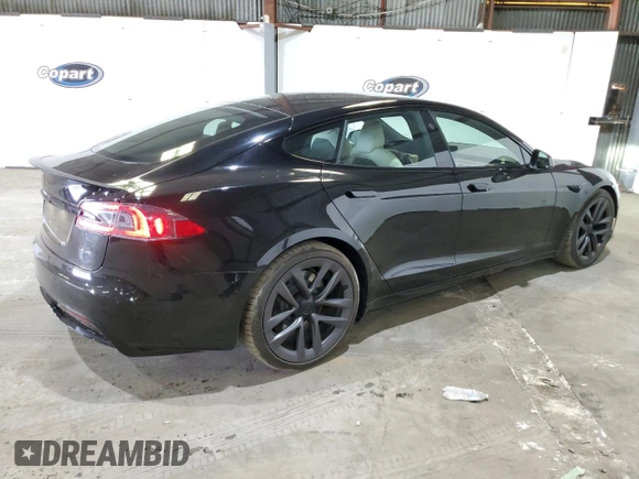 2021 Tesla Model S Plaid with VIN 5YJSA1E68MF432125, listed as a Copart auction lot 60843515 with 5,581 mi miles and Salvage title. Bid and sale history available at DreamBid. Image 3.
