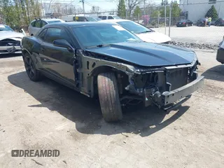 2013 Chevrolet Camaro LT z VIN 2G1FB1E3XD9227973, wystawiony jako IAAI lot #42091524 z przebiegiem 111 983 mil mil oraz . Historia ofert i sprzedaży dostępna na DreamBid. Obrazek 1.