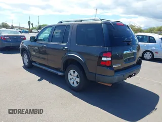 2007 Ford Explorer XLT z VIN 1FMEU63E77UA83607, wystawiony jako IAAI lot #42665029 z przebiegiem 127 542 mil mil oraz . Historia ofert i sprzedaży dostępna na DreamBid. Obrazek 3.