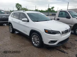 2019 Jeep Cherokee Latitude Plus z VIN 1C4PJLLB3KD151355, wystawiony jako IAAI lot #42128836 z przebiegiem 94 753 mil mil oraz . Historia ofert i sprzedaży dostępna na DreamBid. Obrazek 1.