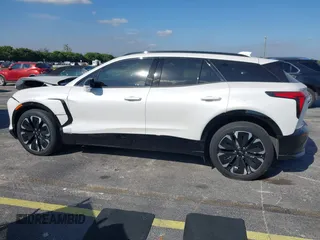 2024 Chevrolet Blazer EV eAWD RS z VIN 3GNKDCRJ6RS185260, wystawiony jako IAAI lot #41277933 z przebiegiem 5 664 mil mil oraz . Historia ofert i sprzedaży dostępna na DreamBid. Obrazek 14.