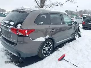 2017 Mitsubishi Outlander ES z VIN JA4AZ2A36HZ015375, wystawiony jako IAAI lot #41520168 z przebiegiem 59 584 mil mil oraz . Historia ofert i sprzedaży dostępna na DreamBid. Obrazek 4.