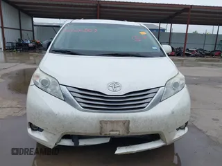 2017 Toyota Sienna XLE Auto Access Seat z VIN 5TDYZ3DC2HS846346, wystawiony jako IAAI lot #42126507 z przebiegiem 223 462 mil mil oraz . Historia ofert i sprzedaży dostępna na DreamBid. Obrazek 13.