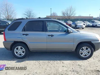 2008 Kia Sportage LX with VIN KNDJE723487455152, listed as a IAAI auction lot 41638720 with 247,286 mi miles. Bid and sale history available at carsss.com. Image 12.