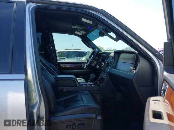 2013 Lincoln Navigator z VIN 5LMJJ2H58DEL03767, wystawiony jako IAAI lot #41986480 z przebiegiem 171 007 mil mil oraz . Historia ofert i sprzedaży dostępna na DreamBid. Obrazek 5.