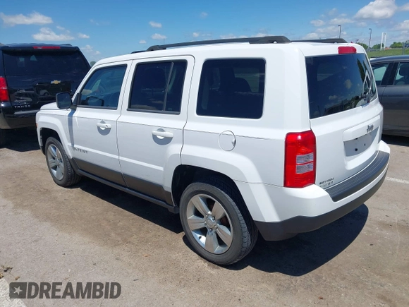 2014 Jeep Patriot Latitude z VIN 1C4NJPFB1ED505288, wystawiony jako IAAI lot #42118356 z przebiegiem 146 615 mil mil oraz . Historia ofert i sprzedaży dostępna na DreamBid. Obrazek 3.