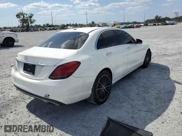 2021 Mercedes-Benz C 300 z VIN W1KWF8DB0MR652112, wystawiony jako Copart lot #52832335 z przebiegiem Nie podano mil oraz Nie do naprawy • Non repairable. Historia ofert i sprzedaży dostępna na DreamBid. Obrazek 3.
