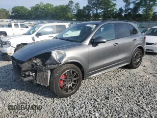 2017 Porsche Cayenne GTS z VIN WP1AD2A22HLA83654, wystawiony jako Copart lot #52196695 z przebiegiem 119 327 mil mil oraz Szkoda całkowita • Salvage title. Historia ofert i sprzedaży dostępna na DreamBid. Obrazek 1.
