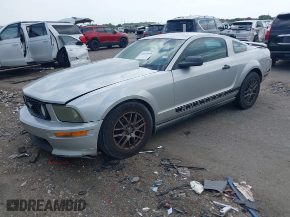2005 Ford Mustang Deluxe с VIN 1ZVFT80N855139652, выставлен на аукционе IAAI как лот 42479548 с пробегом 289 517 миль миль и . История ставок и продаж доступна на DreamBid. Изображение 17.
