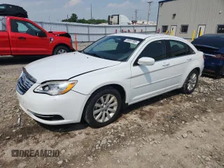 2011 Chrysler 200 Touring z VIN 1C3BC1FG3BN547249, wystawiony jako Copart lot #58807305 z przebiegiem 204 865 mil mil oraz Nie do naprawy • Non repairable. Historia ofert i sprzedaży dostępna na DreamBid. Obrazek 1.