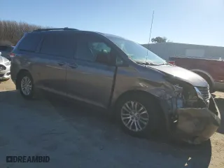 2013 Toyota Sienna XLE AAS with VIN 5TDYK3DC1DS305089, listed as a Copart auction lot 88533475 with 217,463 mi miles and Clean Title. Bid and sale history available at carsss.com. Image 4.