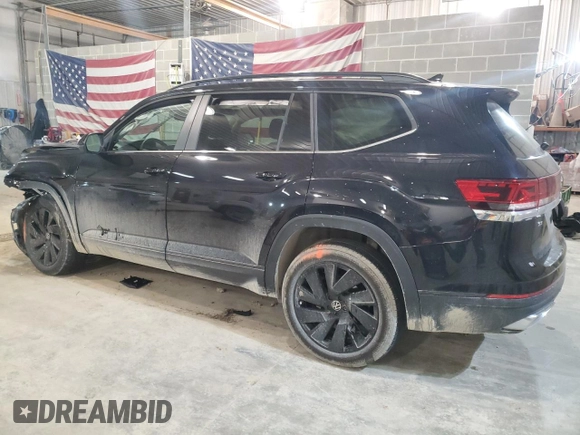 2024 Volkswagen Atlas SE with VIN 1V2HR2CA0RC598335, listed as a Copart auction lot 44820295 with 4,621 mi miles and Salvage title. Bid and sale history available at DreamBid. Image 2.