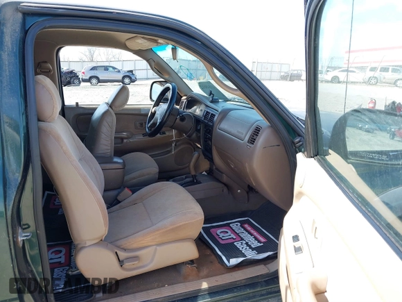 2002 Toyota Tacoma PreRunner z VIN 5TESN92N62Z119262, wystawiony jako IAAI lot #41848612 z przebiegiem 324 700 mil mil oraz . Historia ofert i sprzedaży dostępna na DreamBid. Obrazek 5.