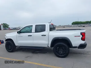 2024 Chevrolet Colorado 4WD Trail Boss z VIN 1GCPTEEK8R1242233, wystawiony jako IAAI lot #42364694 z przebiegiem 4 138 mil mil oraz . Historia ofert i sprzedaży dostępna na DreamBid. Obrazek 15.