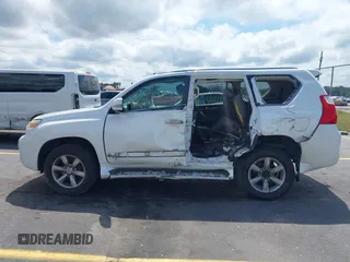 2012 Lexus GX 460 Premium z VIN JTJJM7FX0C5048317, wystawiony jako IAAI lot #42369797 z przebiegiem 195 737 mil mil oraz . Historia ofert i sprzedaży dostępna na DreamBid. Obrazek 14.