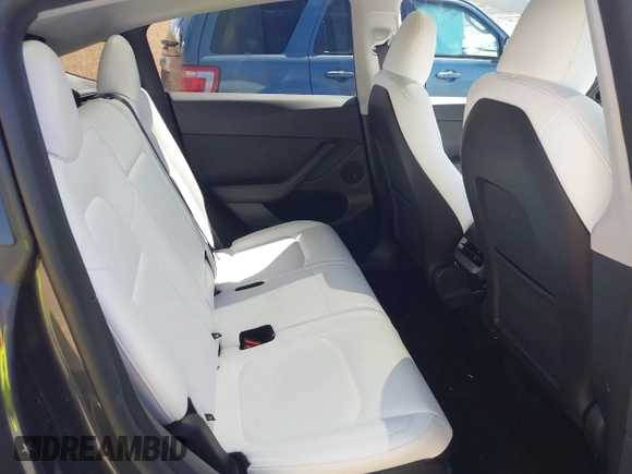 2024 Tesla Model Y Long Range z VIN 7SAYGAEE8RF198286, wystawiony jako IAAI lot #41950454 z przebiegiem 7 611 mil mil oraz . Historia ofert i sprzedaży dostępna na DreamBid. Obrazek 8.