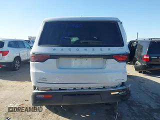 2023 Jeep Wagoneer Series III z VIN 1C4SJVDP3PS547398, wystawiony jako IAAI lot #41738408 z przebiegiem 36 522 mil mil oraz . Historia ofert i sprzedaży dostępna na DreamBid. Obrazek 16.