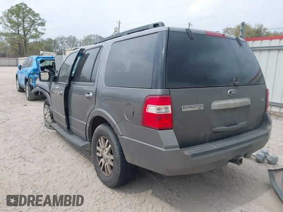 2014 Ford Expedition XLT with VIN 1FMJU1H52EEF06868, listed as a IAAI auction lot 41783337 with Not provided miles and . Bid and sale history available at DreamBid. Image 3.