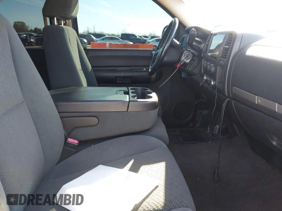 2008 Chevrolet Silverado 1500 1LT with VIN 3GCEC13J48G299099, listed as a IAAI auction lot 41309716 with 199,215 mi miles and . Bid and sale history available at DreamBid. Image 5.