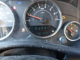 2016 Jeep Wrangler Sahara z VIN 1C4AJWBGXGL120329, wystawiony jako IAAI lot #40239916 z przebiegiem 96 731 mil mil oraz . Historia ofert i sprzedaży dostępna na DreamBid. Obrazek 7.