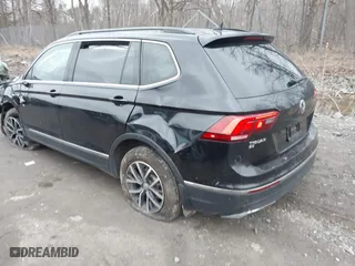 2020 Volkswagen Tiguan SE with VIN 3VV2B7AXXLM006852, listed as a IAAI auction lot 41847653 with 87,123 mi miles. Bid and sale history available at carsss.com. Image 3.